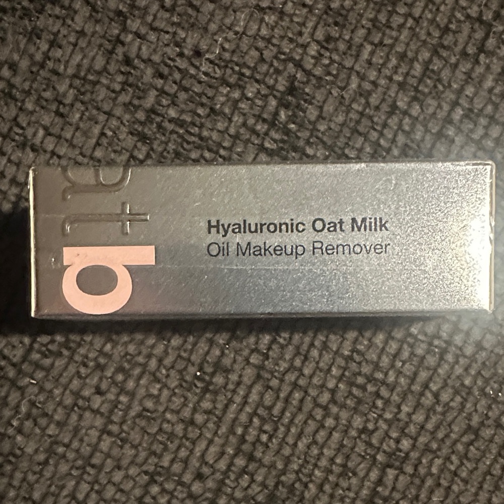 Hyaluronic Oat Milk Oil Makeup Remover